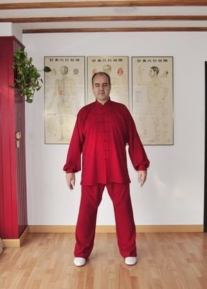 Poste Daoyin Wuji Natural cerrado. Poste Daoyin Wuji Natural cerrado.